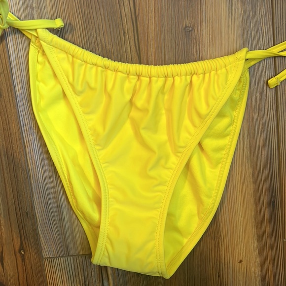 Brand new bikini - Picture 3 of 7